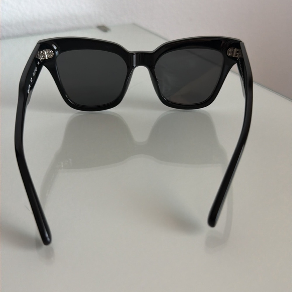 Chimi 07 Black Sunglasses - Picture 5 of 11